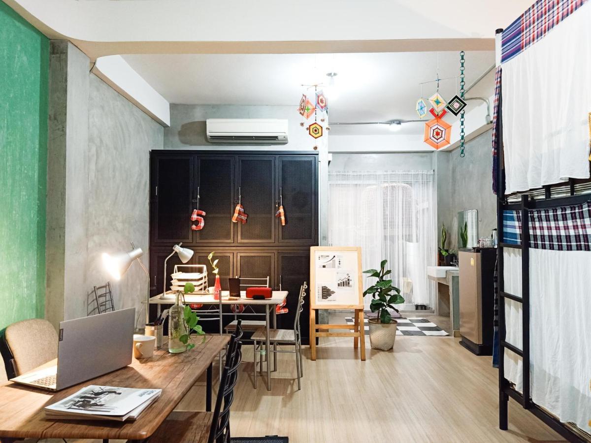 Five Stars Ratchada 19 Hostel Bangkok Exterior photo