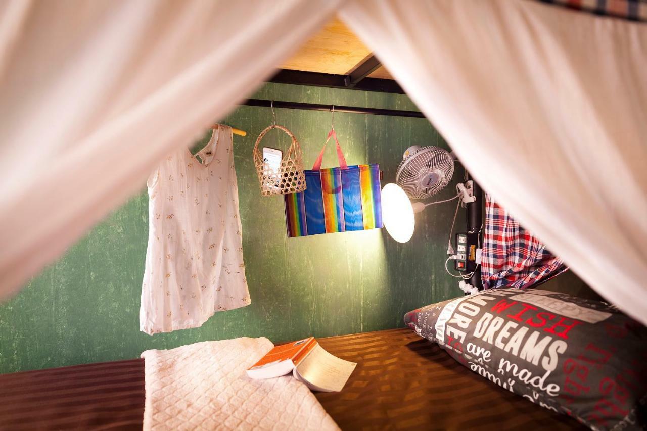 Five Stars Ratchada 19 Hostel Bangkok Exterior photo